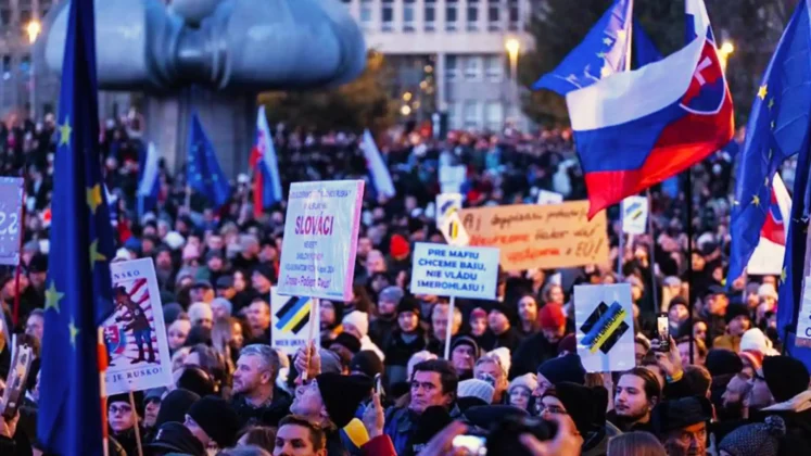 Словаччинна масово протестує проти уряду Фіцо