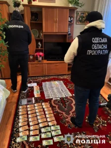 Чоловікам на Одещині продавали фейкові документи моряків
