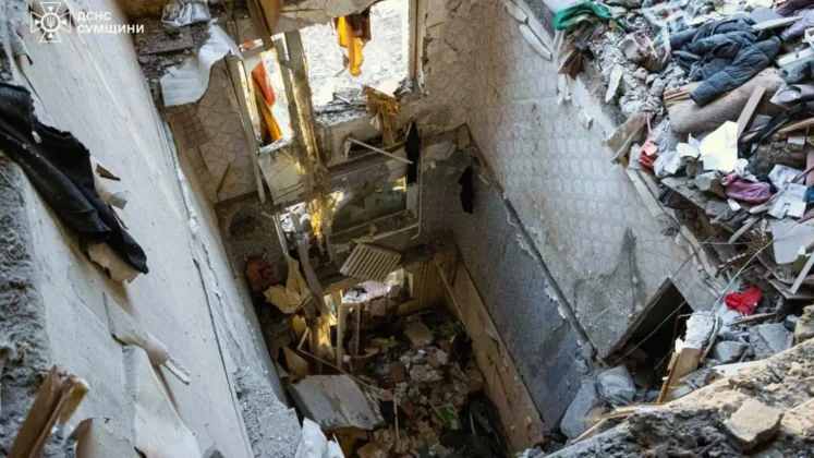 Атака на Суми: з-під завалів дістали тіла загиблих, багато поранених