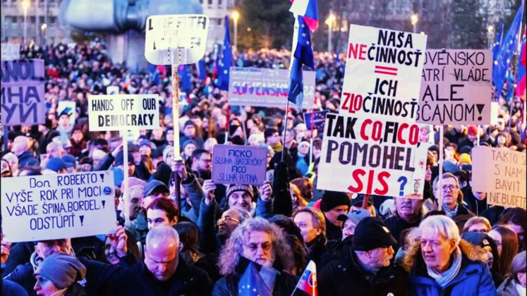 Словаччинна масово протестує проти уряду Фіцо