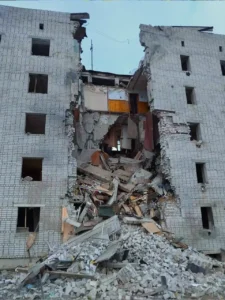 На Сумщині росіяни вдалили авіабомбой по багатоповерхівці