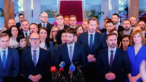 Вотум недовіри уряду Роберта Фіцо ініціювали опозиційні сили Словаччини