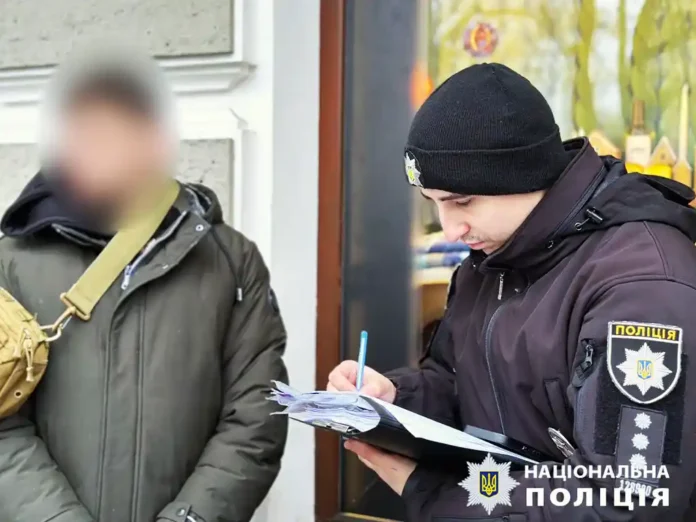 Працівник ТЦК в Одесі «заробляв» на чоловіках, яких обіцяв видалили з розшуку