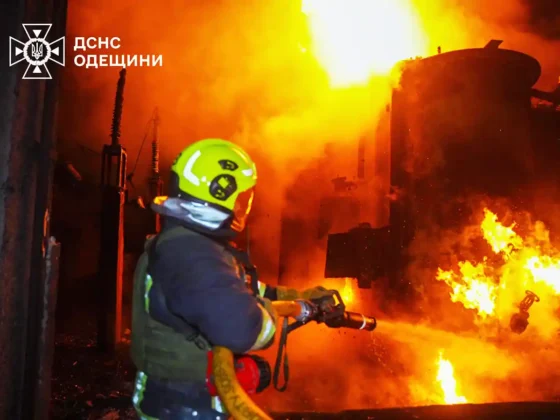Дрони та ракети вдарили по Одесі: зруйновано санаторій, є жертви