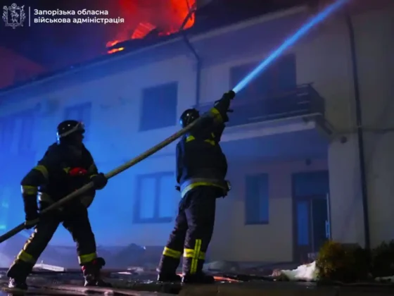 Удар по багатоповерхівці в Запоріжжі, триває ліквідація наслідків