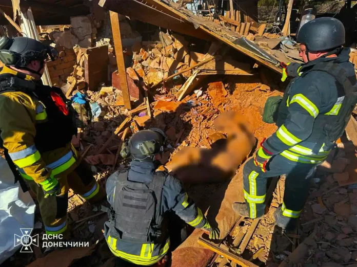 Авіаудари по Костянтинівці: під завалами знайшли тіло людини