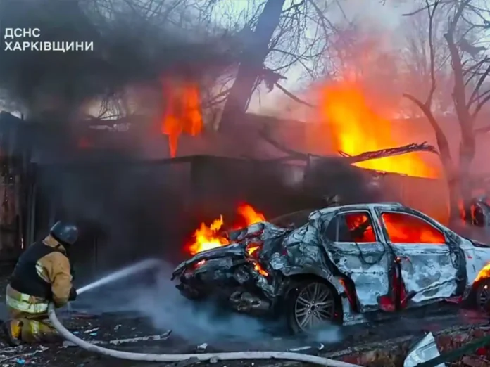 Харків: удар по підприємству та житловому будинку, є поранені