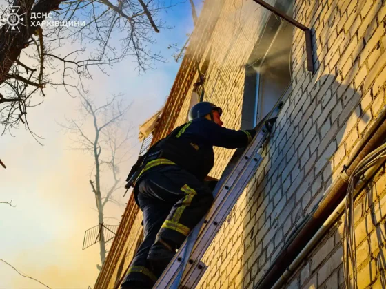 Харків: удар по підприємству та житловому будинку, є поранені
