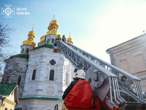 У Києві завалився хрест на храмі Києво-Печерської лаври
