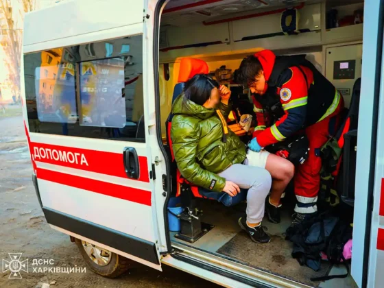 Харків: удар по підприємству та житловому будинку, є поранені