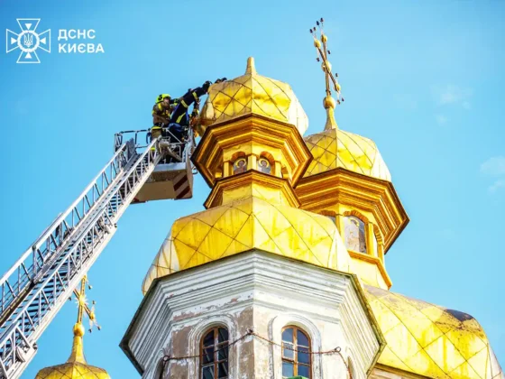 У Києві завалився хрест на храмі Києво-Печерської лаври