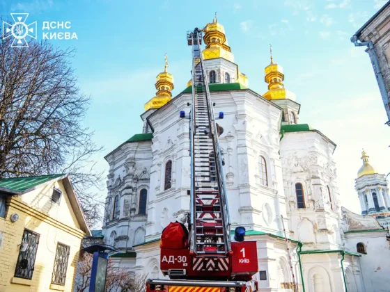 У Києві завалився хрест на храмі Києво-Печерської лаври
