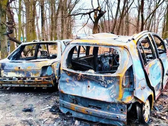 Атака дронів на Чернігів: пошкоджено багатоповерховий будинок та автомобілі