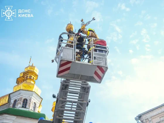 У Києві завалився хрест на храмі Києво-Печерської лаври