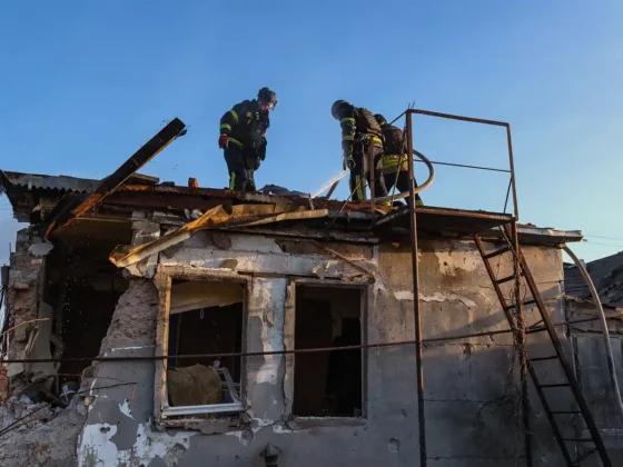 Авіаудари по Костянтинівці: під завалами знайшли тіло людини