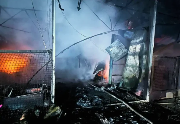 Вибухи та пожежа у Луганську: повідомляють про удар по заводу