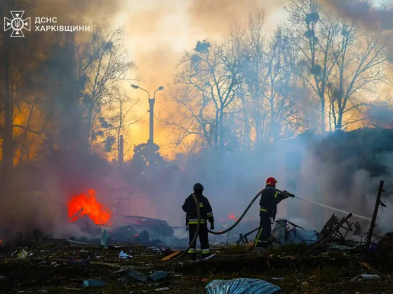 Харків: удар по підприємству та житловому будинку, є поранені