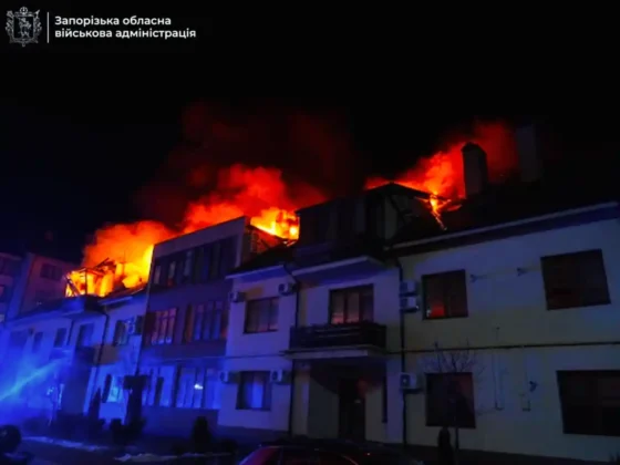 Удар по багатоповерхівці в Запоріжжі, триває ліквідація наслідків
