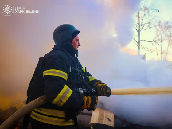 Харків: удар по підприємству та житловому будинку, є поранені