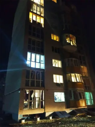 Атака дронів на Чернігів: пошкоджено багатоповерховий будинок та автомобілі