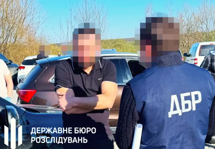 Адвокат з Дрогобича за 16 тисяч доларів «допомагав» втекти з України