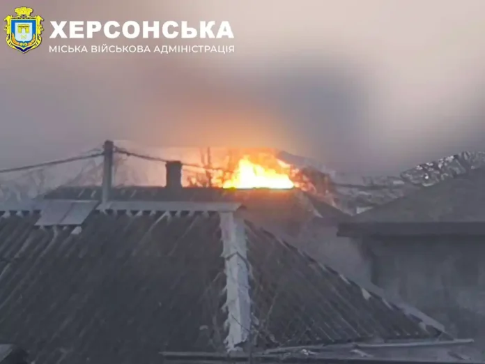 Росіяни завдали масованого удару по Херсону: є загиблі та поранені