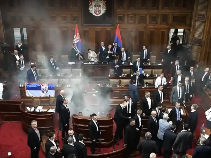 У парламенті Сербії сталася бійка між депутатами