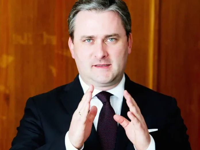 Зламали ніс міністру культури Сербії на вулиці в центрі Белграда