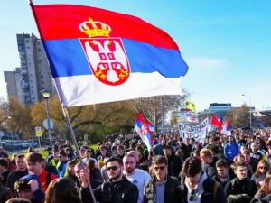Зламали ніс міністру культури Сербії на вулиці в центрі Белграда