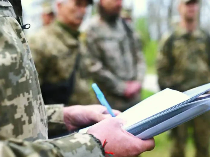 У Хмельницькому чоловіки побили працівника ТЦК