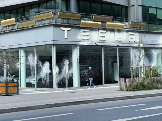 Скандал навколо Tesla: у Франції атакували штаб-квартиру