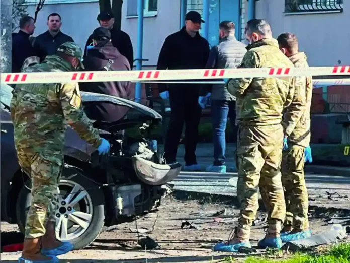 Вибух авто в Дніпрі: посадовець загинув у лікарні