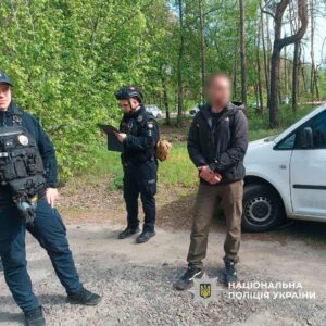 У Харкові чоловік погрожував ножем співробітникам ТЦК
