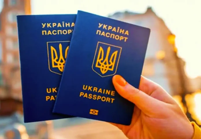 Оформлення паспортів за кордоном для чоловіків 18–60 років спрощено
