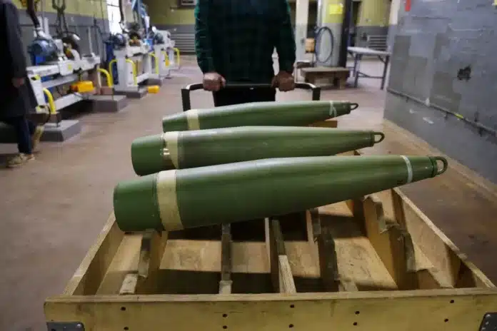 У Польщі допускають ймоврність війни: країна подвоює військовий бюджет та будує завод боєприпасів