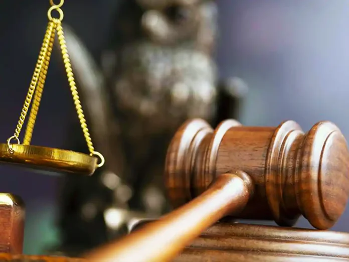 Колишнім суддям з Луганщини загрожує покарання за держзраду
