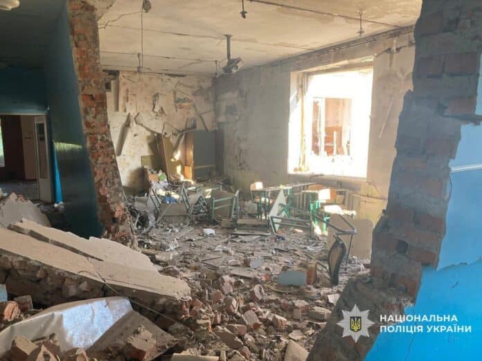 На Чернігівщині росіяни зруйнували дронами школу