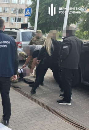 Військовий за $50 тисяч обіцяв вивезти чоловіків з України