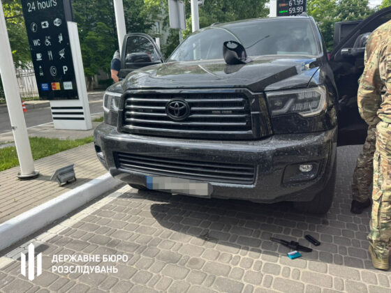 Військовий за $50 тисяч обіцяв вивезти чоловіків з України