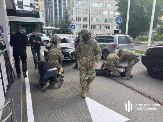 Військовий за $50 тисяч обіцяв вивезти чоловіків з України