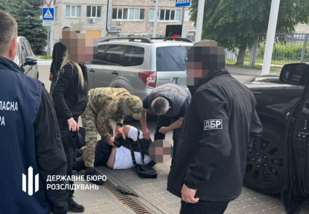 Військовий за $50 тисяч обіцяв вивезти чоловіків з України