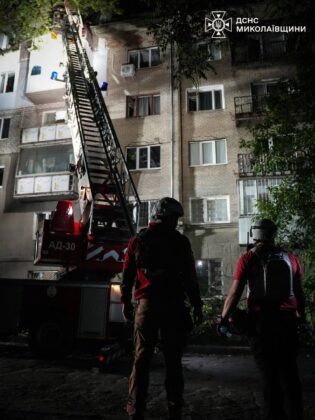 Атака на Миколаїв: дрон зруйнував п’ятиповерхівку, є жертви