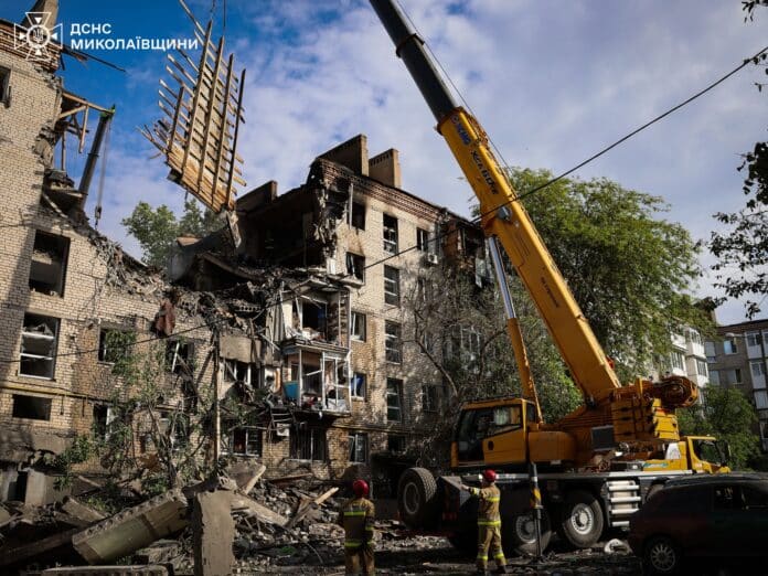 Атака на Миколаїв: дрон зруйнував п’ятиповерхівку, є жертви