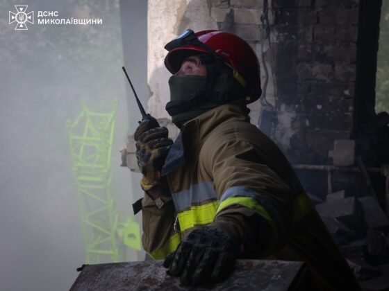 Атака на Миколаїв: дрон зруйнував п’ятиповерхівку, є жертви