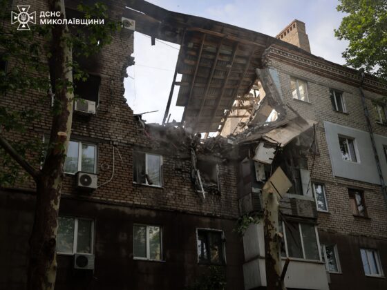 Атака на Миколаїв: дрон зруйнував п’ятиповерхівку, є жертви