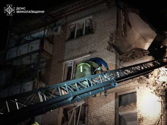 Атака на Миколаїв: дрон зруйнував п’ятиповерхівку, є жертви
