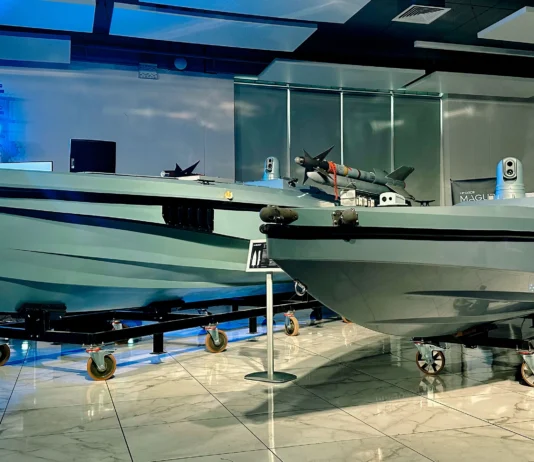 Українська розвідка вперше представила бойові морські дрони Magura