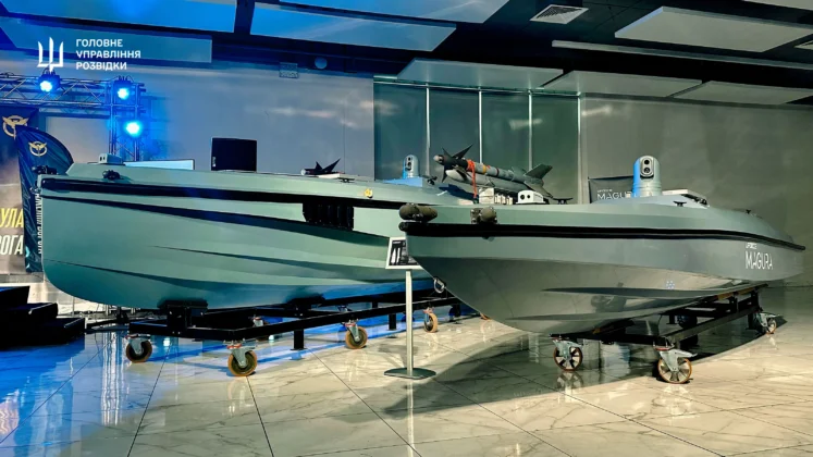Українська розвідка вперше представила бойові морські дрони Magura