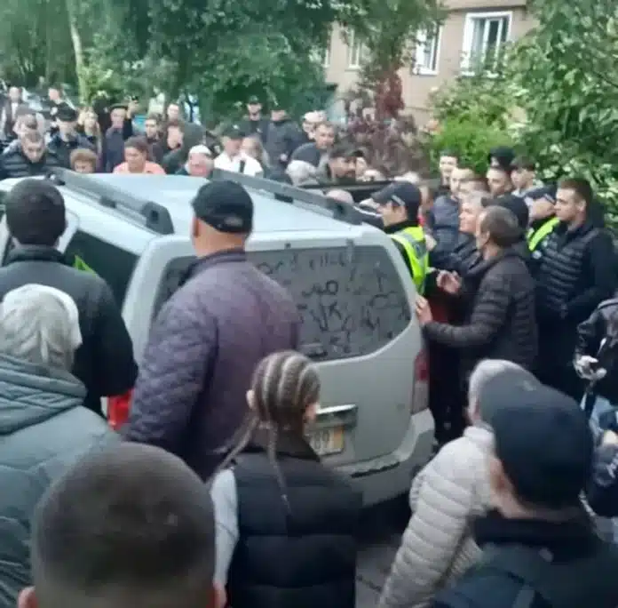 У Кам’янці-Подільському люди виступили проти ТЦК