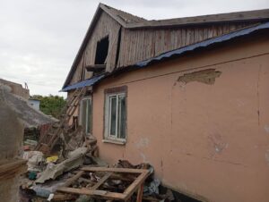 У Херсоні дрон атакував авто: поранено двох чоловіків